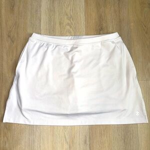 Izod Women’s White golf Skort. Size XS